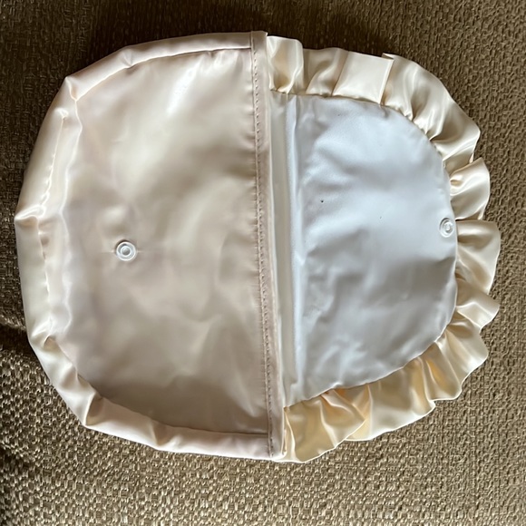 Ivory colored small soft st Michaels clutch - Picture 2 of 3